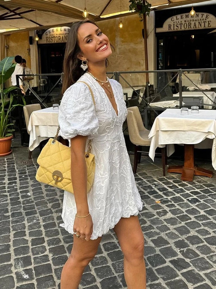 Meera | Witte Jurk met Geborduurde Ruches